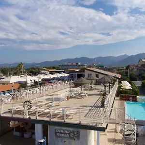 Delfino Marina Di Carrara